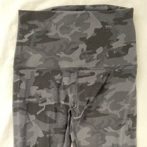 LULULEMON Athletica Black Gray Camo Leggings Tights Size 6 - Picture 4 of 7